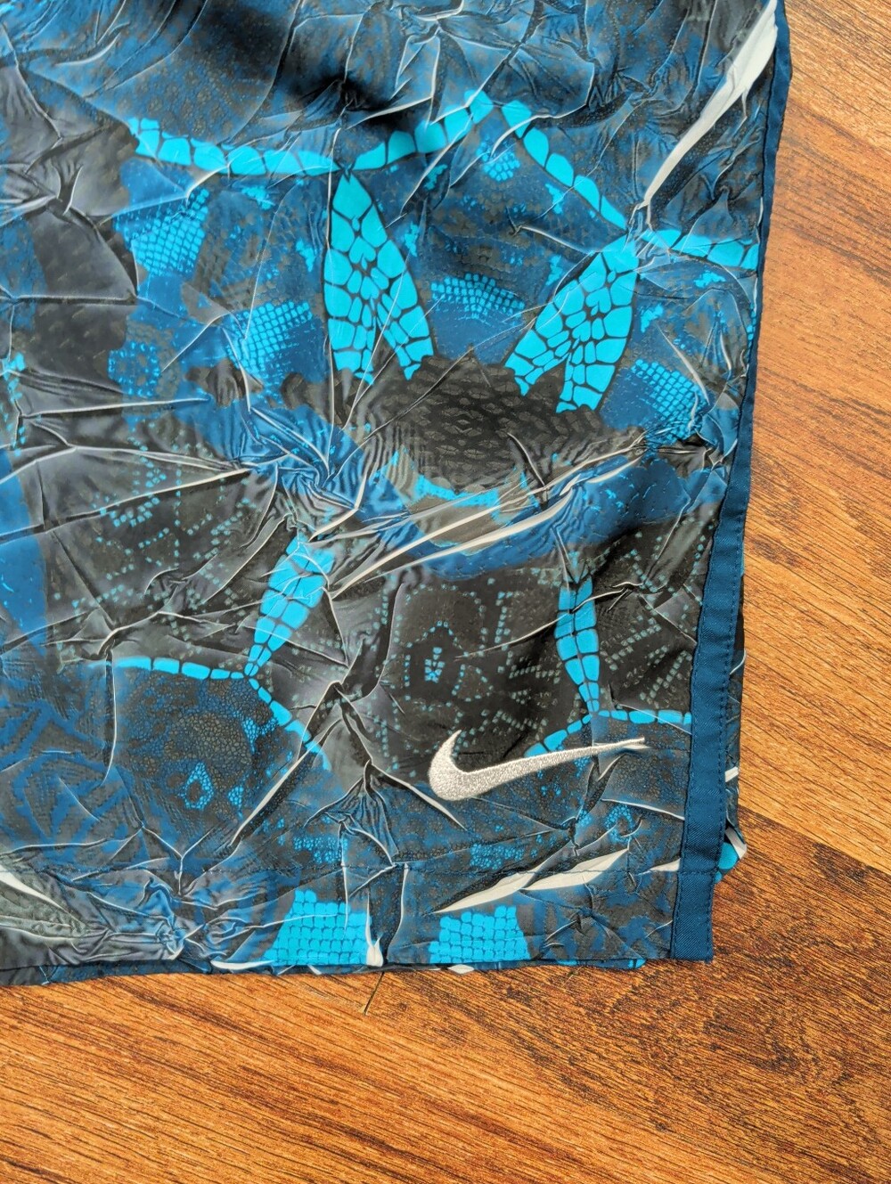 Nike Men’s Medium Black & Teal Patterned Dri-Fit Shorts - Picture 2 of 6